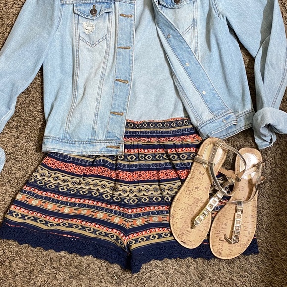 EUC SZ S Aztec Print Fully lined Dressy Shorts - Picture 2 of 3